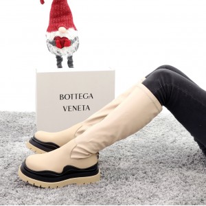 Ботинки зимние женские Bottega Veneta, бежевые 